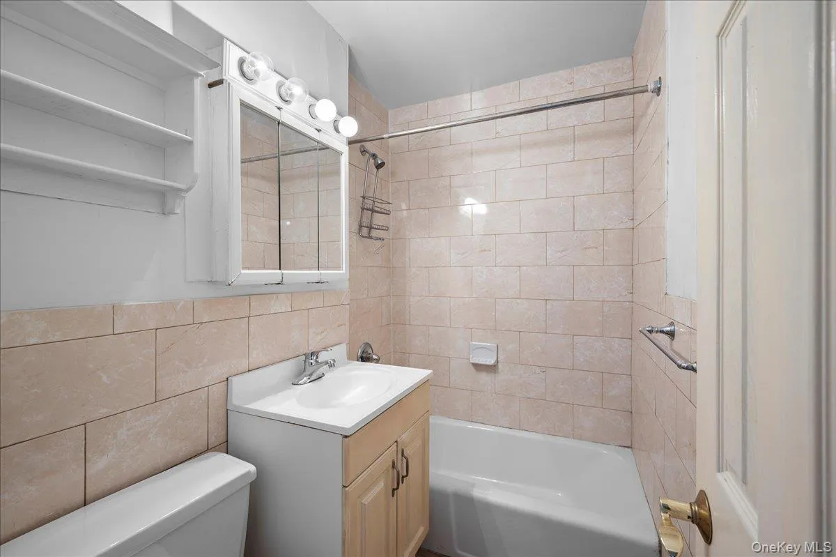 21 Fairview Avenue, Eastchester, NY, 1 Bedroom Bedrooms, 3 Rooms Rooms,1 BathroomBathrooms,Residential Lease,For Rent,Fairview,0,964635 21 Fairview Avenue, Eastchester, NY, 1 Bedroom Bedrooms, 3 Rooms Rooms,1 BathroomBathrooms,Residential Lease,For Rent,Fairview,0,964635