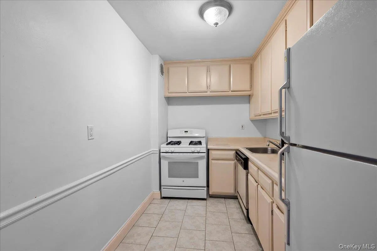 21 Fairview Avenue, Eastchester, NY, 1 Bedroom Bedrooms, 3 Rooms Rooms,1 BathroomBathrooms,Residential Lease,For Rent,Fairview,0,964635 21 Fairview Avenue, Eastchester, NY, 1 Bedroom Bedrooms, 3 Rooms Rooms,1 BathroomBathrooms,Residential Lease,For Rent,Fairview,0,964635