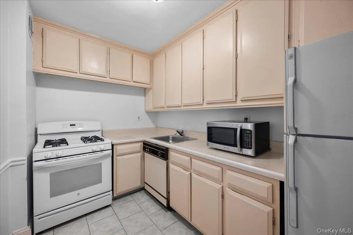 21 Fairview Avenue, Eastchester, NY, 1 Bedroom Bedrooms, 3 Rooms Rooms,1 BathroomBathrooms,Residential Lease,For Rent,Fairview,0,964635 21 Fairview Avenue, Eastchester, NY, 1 Bedroom Bedrooms, 3 Rooms Rooms,1 BathroomBathrooms,Residential Lease,For Rent,Fairview,0,964635