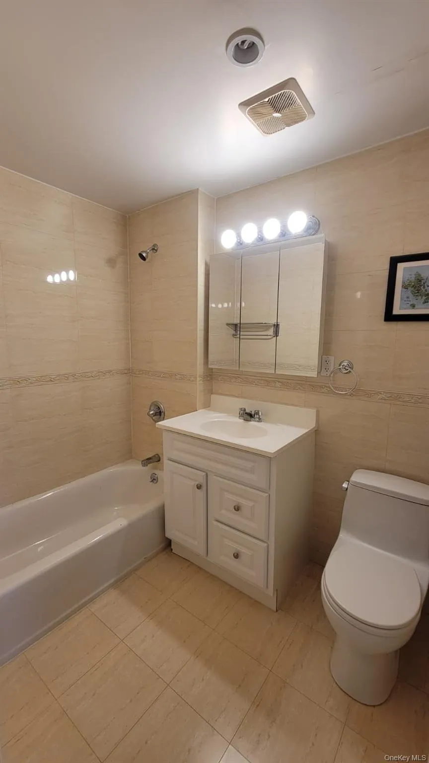 64-73 Austin Street, New York, NY, 2 Bedrooms Bedrooms, 4 Rooms Rooms,2 BathroomsBathrooms,Residential Lease,For Rent,Austin,0,964646 64-73 Austin Street, New York, NY, 2 Bedrooms Bedrooms, 4 Rooms Rooms,2 BathroomsBathrooms,Residential Lease,For Rent,Austin,0,964646