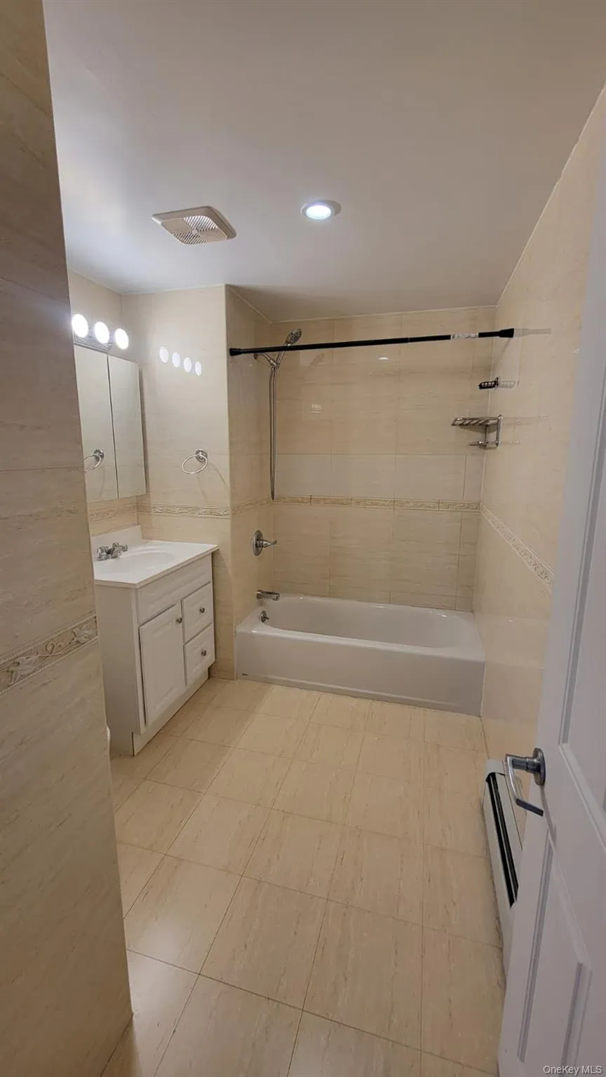 64-73 Austin Street, New York, NY, 2 Bedrooms Bedrooms, 4 Rooms Rooms,2 BathroomsBathrooms,Residential Lease,For Rent,Austin,0,964646 64-73 Austin Street, New York, NY, 2 Bedrooms Bedrooms, 4 Rooms Rooms,2 BathroomsBathrooms,Residential Lease,For Rent,Austin,0,964646