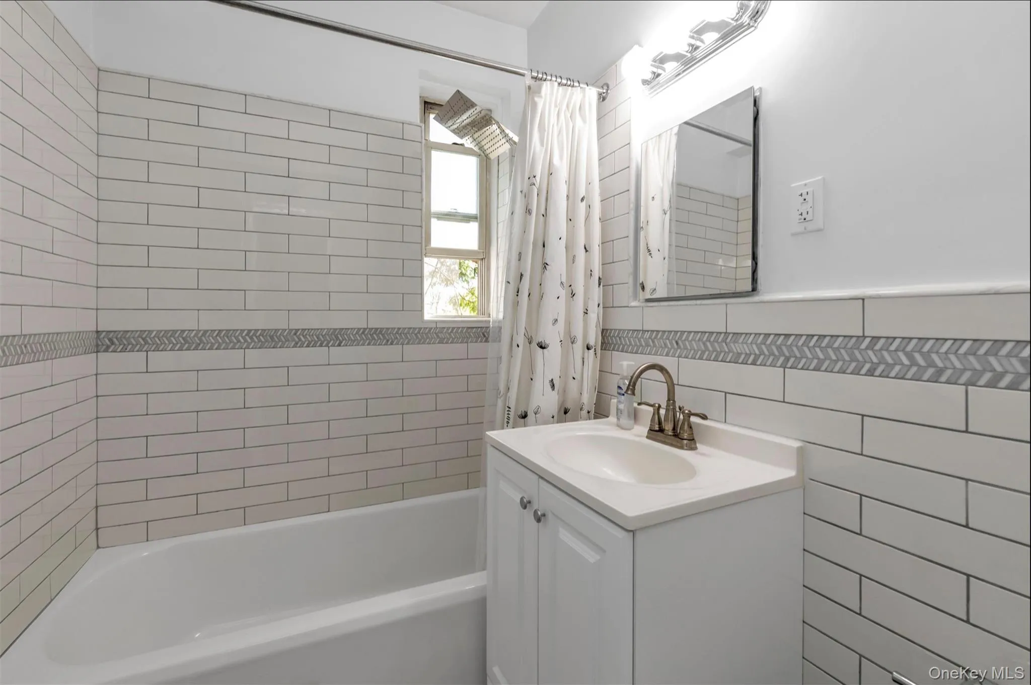 76-36 113th Street, New York, NY, 3 Bedrooms Bedrooms, 6 Rooms Rooms,2 BathroomsBathrooms,Residential,For Rent,113th,0,964657 76-36 113th Street, New York, NY, 3 Bedrooms Bedrooms, 6 Rooms Rooms,2 BathroomsBathrooms,Residential,For Rent,113th,0,964657