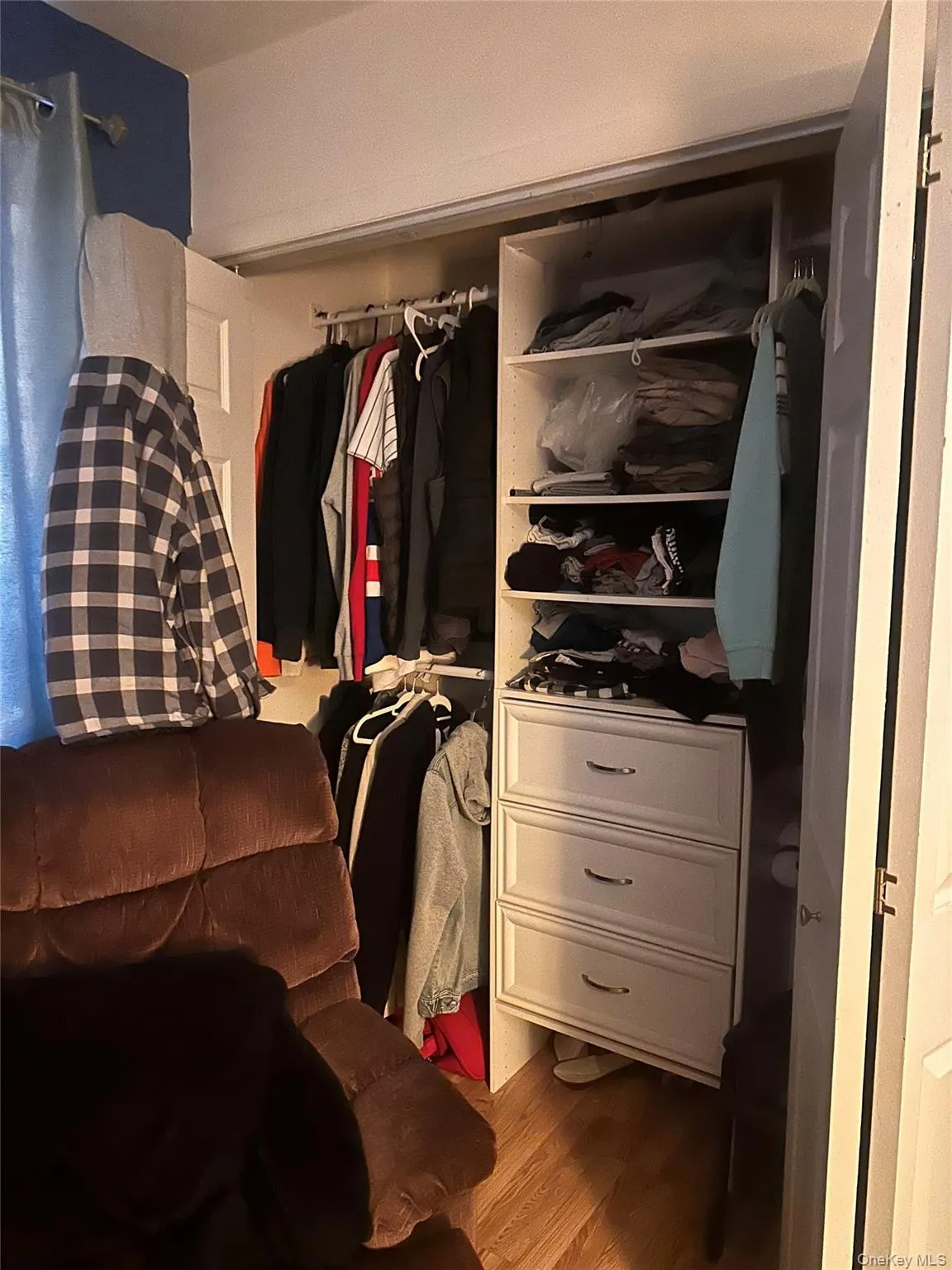 Bedroom's Closet Bedroom's Closet