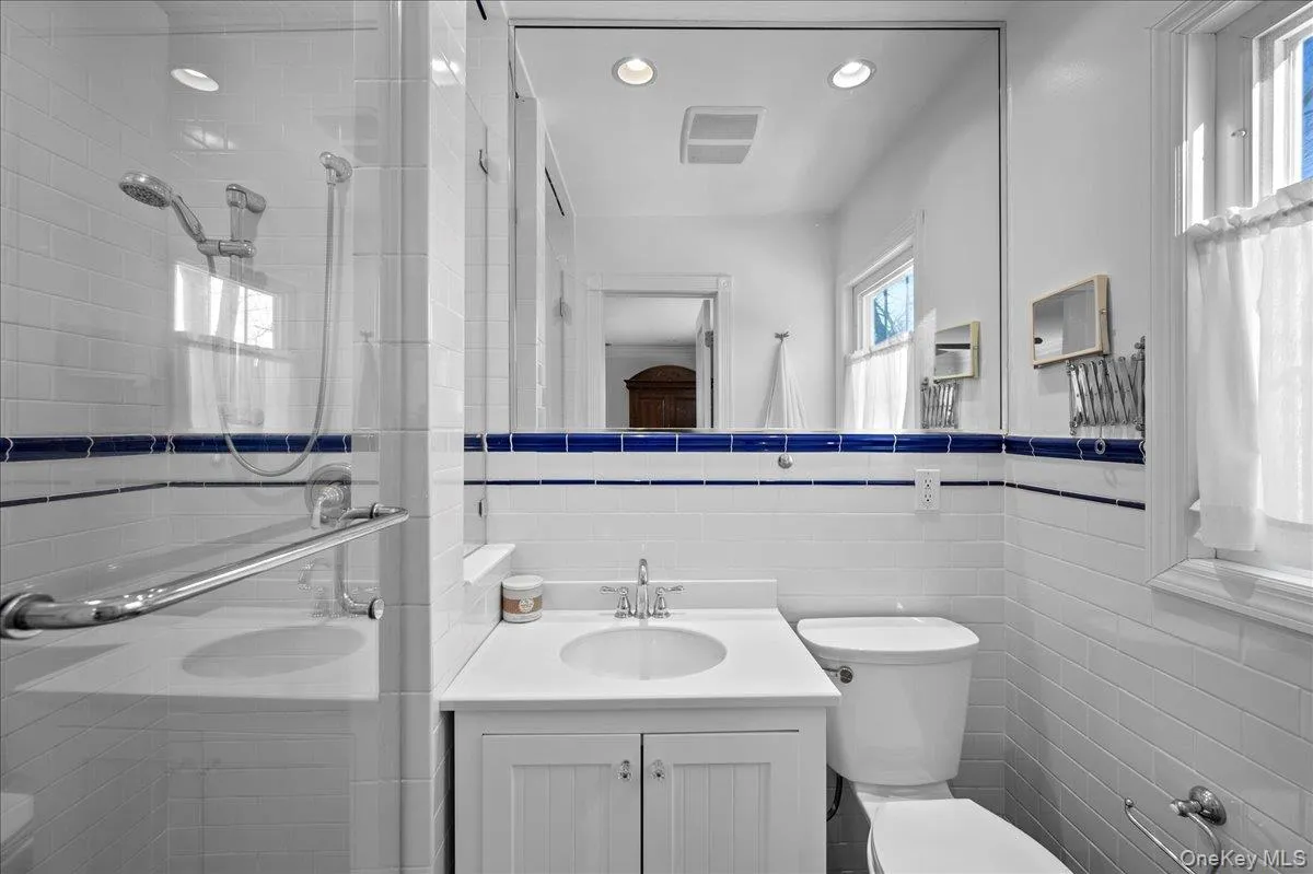 299 STRATTON Road, New Rochelle, NY, 4 Bedrooms Bedrooms, 8 Rooms Rooms,3 BathroomsBathrooms,Residential,For Rent,STRATTON,0,964716 299 STRATTON Road, New Rochelle, NY, 4 Bedrooms Bedrooms, 8 Rooms Rooms,3 BathroomsBathrooms,Residential,For Rent,STRATTON,0,964716