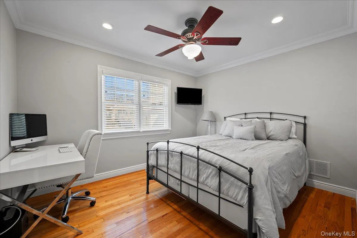 299 STRATTON Road, New Rochelle, NY, 4 Bedrooms Bedrooms, 8 Rooms Rooms,3 BathroomsBathrooms,Residential,For Rent,STRATTON,0,964716 299 STRATTON Road, New Rochelle, NY, 4 Bedrooms Bedrooms, 8 Rooms Rooms,3 BathroomsBathrooms,Residential,For Rent,STRATTON,0,964716