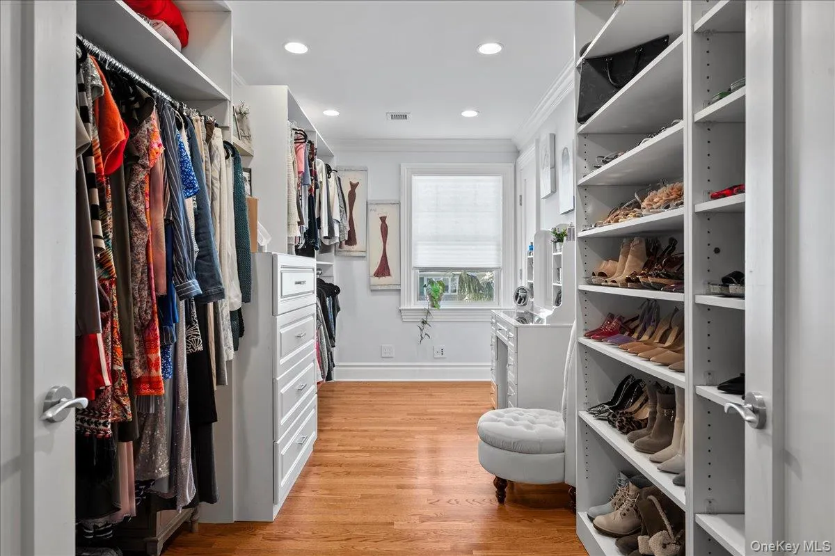 299 STRATTON Road, New Rochelle, NY, 4 Bedrooms Bedrooms, 8 Rooms Rooms,3 BathroomsBathrooms,Residential,For Rent,STRATTON,0,964716 299 STRATTON Road, New Rochelle, NY, 4 Bedrooms Bedrooms, 8 Rooms Rooms,3 BathroomsBathrooms,Residential,For Rent,STRATTON,0,964716