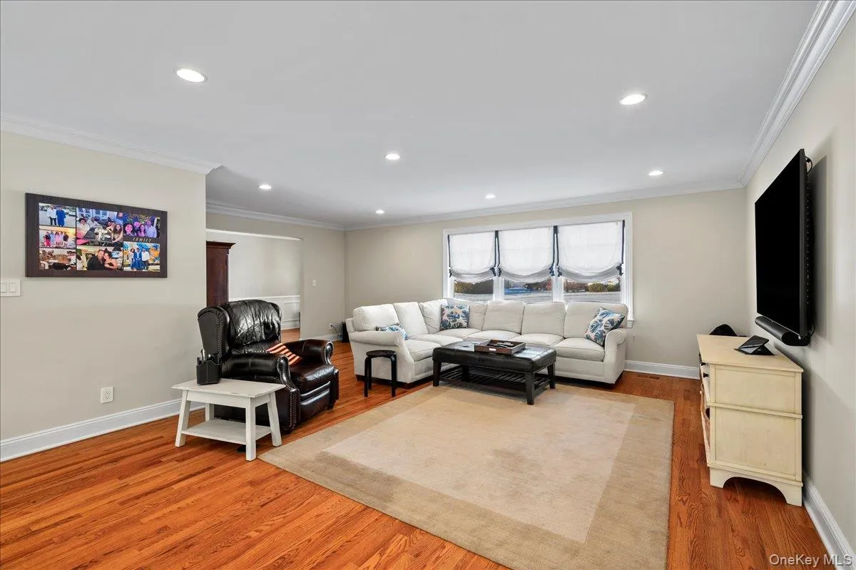 299 STRATTON Road, New Rochelle, NY, 4 Bedrooms Bedrooms, 8 Rooms Rooms,3 BathroomsBathrooms,Residential,For Rent,STRATTON,0,964716 299 STRATTON Road, New Rochelle, NY, 4 Bedrooms Bedrooms, 8 Rooms Rooms,3 BathroomsBathrooms,Residential,For Rent,STRATTON,0,964716