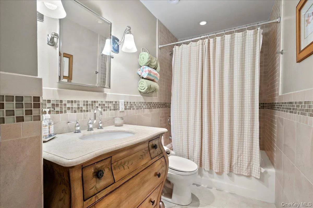 299 STRATTON Road, New Rochelle, NY, 4 Bedrooms Bedrooms, 8 Rooms Rooms,3 BathroomsBathrooms,Residential,For Rent,STRATTON,0,964716 299 STRATTON Road, New Rochelle, NY, 4 Bedrooms Bedrooms, 8 Rooms Rooms,3 BathroomsBathrooms,Residential,For Rent,STRATTON,0,964716