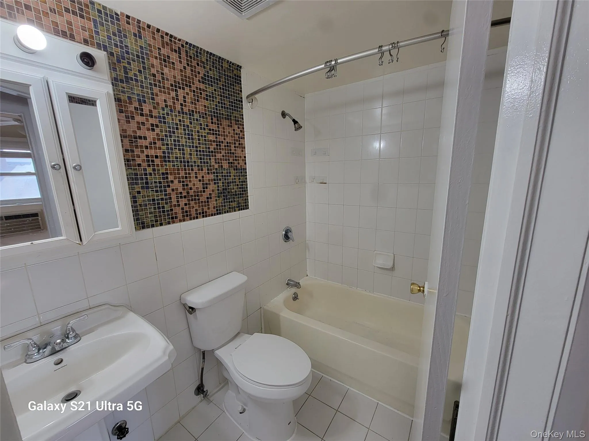 48-82 37th Street, New York, NY, 3 Bedrooms Bedrooms, 7 Rooms Rooms,2 BathroomsBathrooms,Residential Lease,For Rent,37th,0,964730 48-82 37th Street, New York, NY, 3 Bedrooms Bedrooms, 7 Rooms Rooms,2 BathroomsBathrooms,Residential Lease,For Rent,37th,0,964730