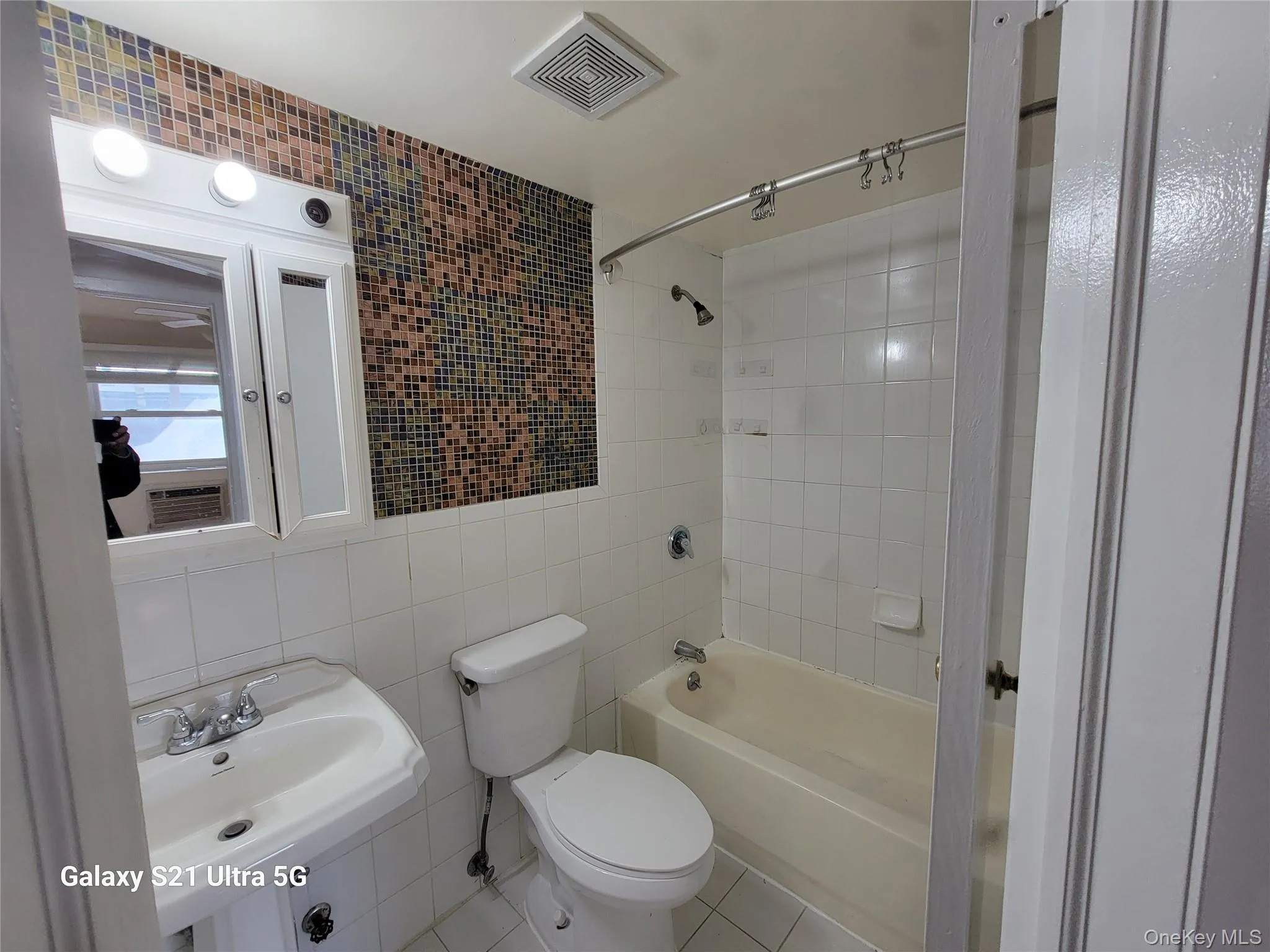 48-82 37th Street, New York, NY, 3 Bedrooms Bedrooms, 7 Rooms Rooms,2 BathroomsBathrooms,Residential Lease,For Rent,37th,0,964730 48-82 37th Street, New York, NY, 3 Bedrooms Bedrooms, 7 Rooms Rooms,2 BathroomsBathrooms,Residential Lease,For Rent,37th,0,964730