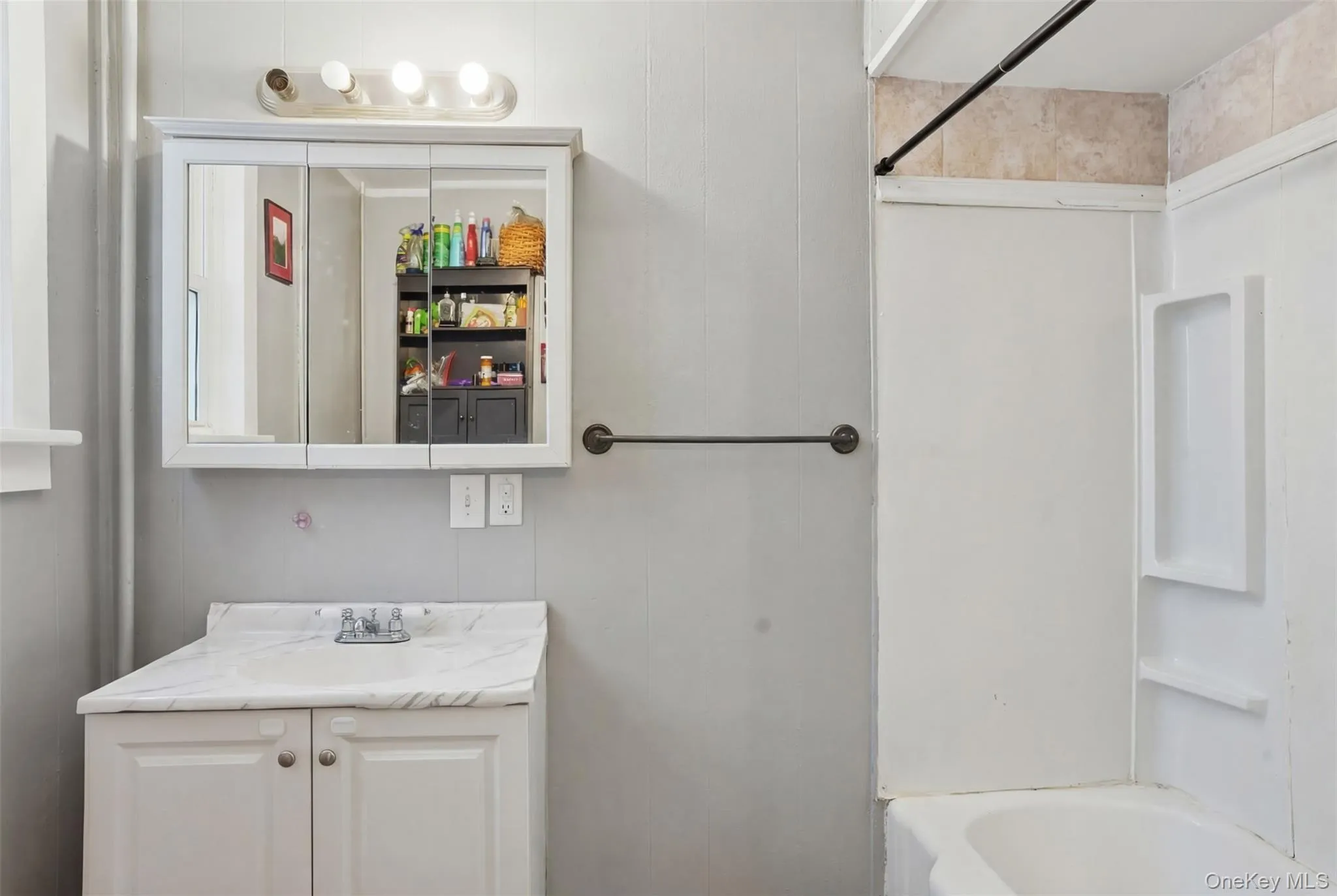 14 Church Street, Marlboro, NY, 2 Bedrooms Bedrooms, 5 Rooms Rooms,1 BathroomBathrooms,Residential Lease,For Rent,Church,0,964761 14 Church Street, Marlboro, NY, 2 Bedrooms Bedrooms, 5 Rooms Rooms,1 BathroomBathrooms,Residential Lease,For Rent,Church,0,964761