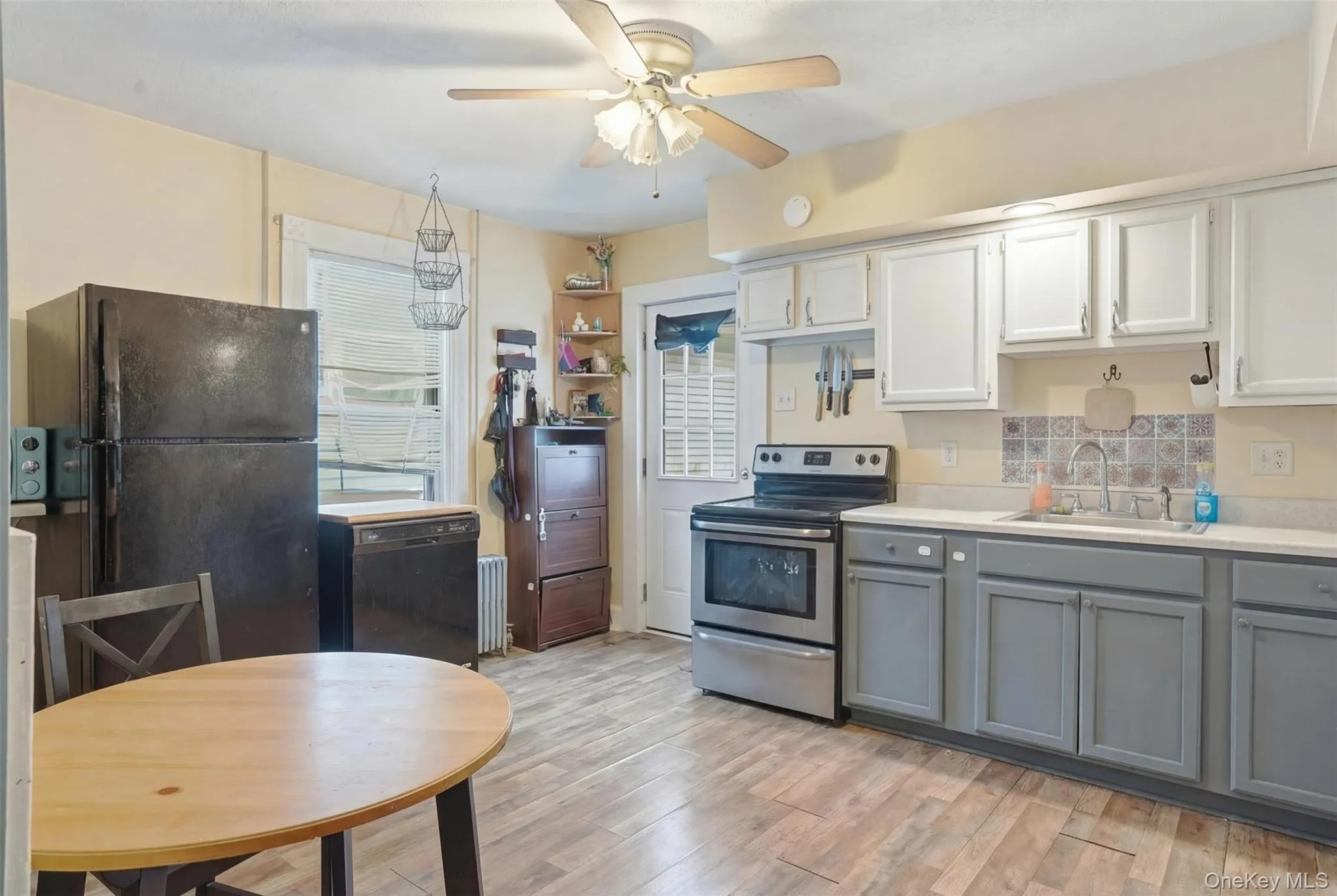 14 Church Street, Marlboro, NY, 2 Bedrooms Bedrooms, 5 Rooms Rooms,1 BathroomBathrooms,Residential Lease,For Rent,Church,0,964761 14 Church Street, Marlboro, NY, 2 Bedrooms Bedrooms, 5 Rooms Rooms,1 BathroomBathrooms,Residential Lease,For Rent,Church,0,964761