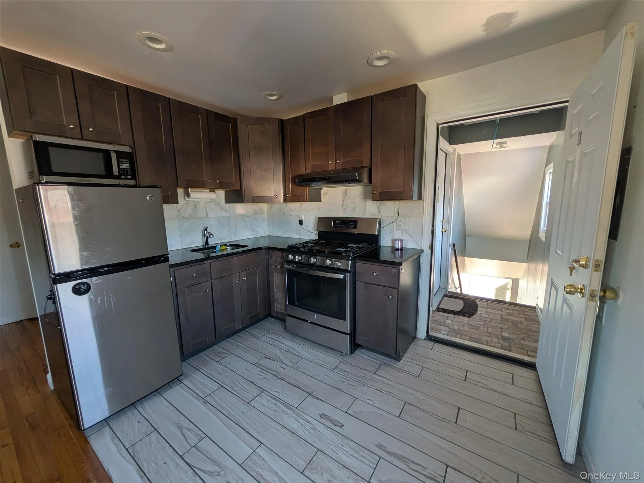 20 Blauvelt Avenue, Haverstraw, NY, 1 Bedroom Bedrooms, 2 Rooms Rooms,1 BathroomBathrooms,Residential Lease,For Rent,Blauvelt,0,964762 20 Blauvelt Avenue, Haverstraw, NY, 1 Bedroom Bedrooms, 2 Rooms Rooms,1 BathroomBathrooms,Residential Lease,For Rent,Blauvelt,0,964762