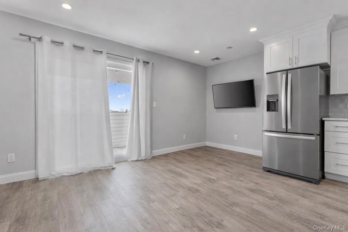 616 Broadway, Long Beach, NY, 3 Bedrooms Bedrooms, 5 Rooms Rooms,1 BathroomBathrooms,Residential Lease,For Rent,Broadway,0,964773 616 Broadway, Long Beach, NY, 3 Bedrooms Bedrooms, 5 Rooms Rooms,1 BathroomBathrooms,Residential Lease,For Rent,Broadway,0,964773