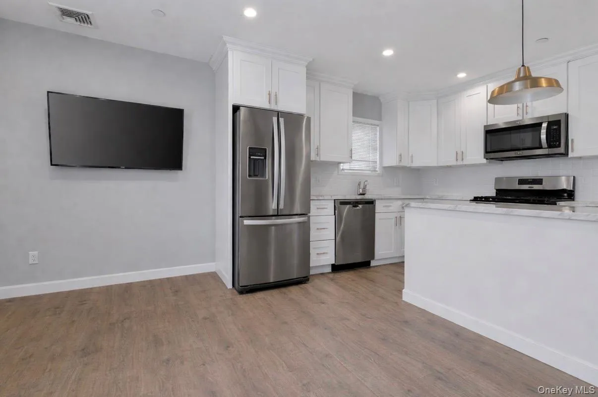 616 Broadway, Long Beach, NY, 3 Bedrooms Bedrooms, 5 Rooms Rooms,1 BathroomBathrooms,Residential Lease,For Rent,Broadway,0,964773 616 Broadway, Long Beach, NY, 3 Bedrooms Bedrooms, 5 Rooms Rooms,1 BathroomBathrooms,Residential Lease,For Rent,Broadway,0,964773