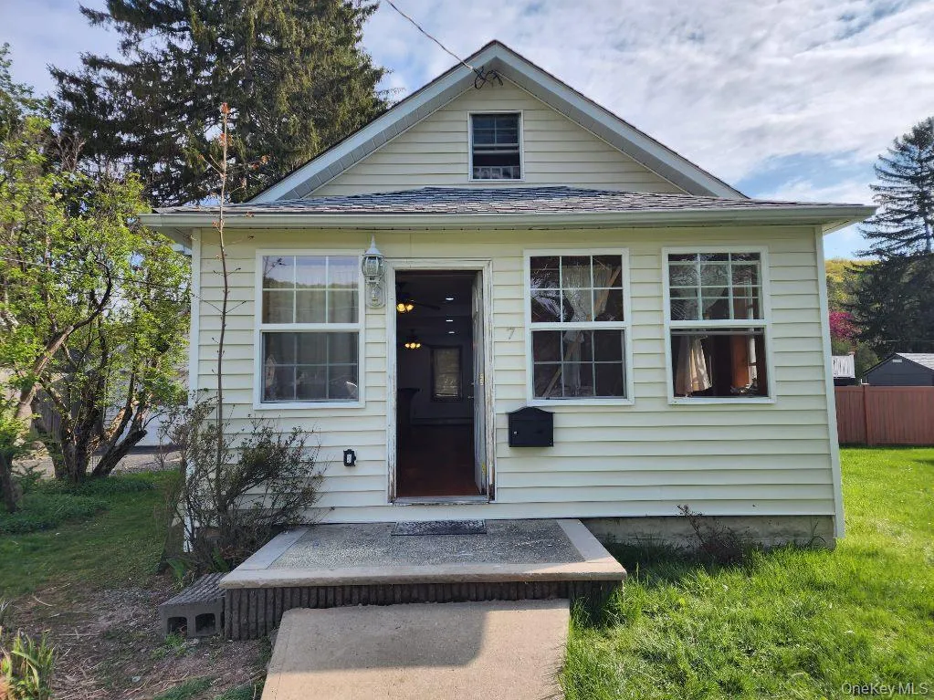 7 Cross Street, Port Jervis, NY, 2 Bedrooms Bedrooms, 4 Rooms Rooms,1 BathroomBathrooms,Residential Sale,For Rent,Cross,0,964808 7 Cross Street, Port Jervis, NY, 2 Bedrooms Bedrooms, 4 Rooms Rooms,1 BathroomBathrooms,Residential Sale,For Rent,Cross,0,964808