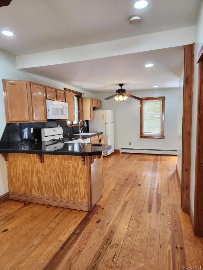7 Cross Street, Port Jervis, NY, 2 Bedrooms Bedrooms, 4 Rooms Rooms,1 BathroomBathrooms,Residential Sale,For Rent,Cross,0,964808 7 Cross Street, Port Jervis, NY, 2 Bedrooms Bedrooms, 4 Rooms Rooms,1 BathroomBathrooms,Residential Sale,For Rent,Cross,0,964808