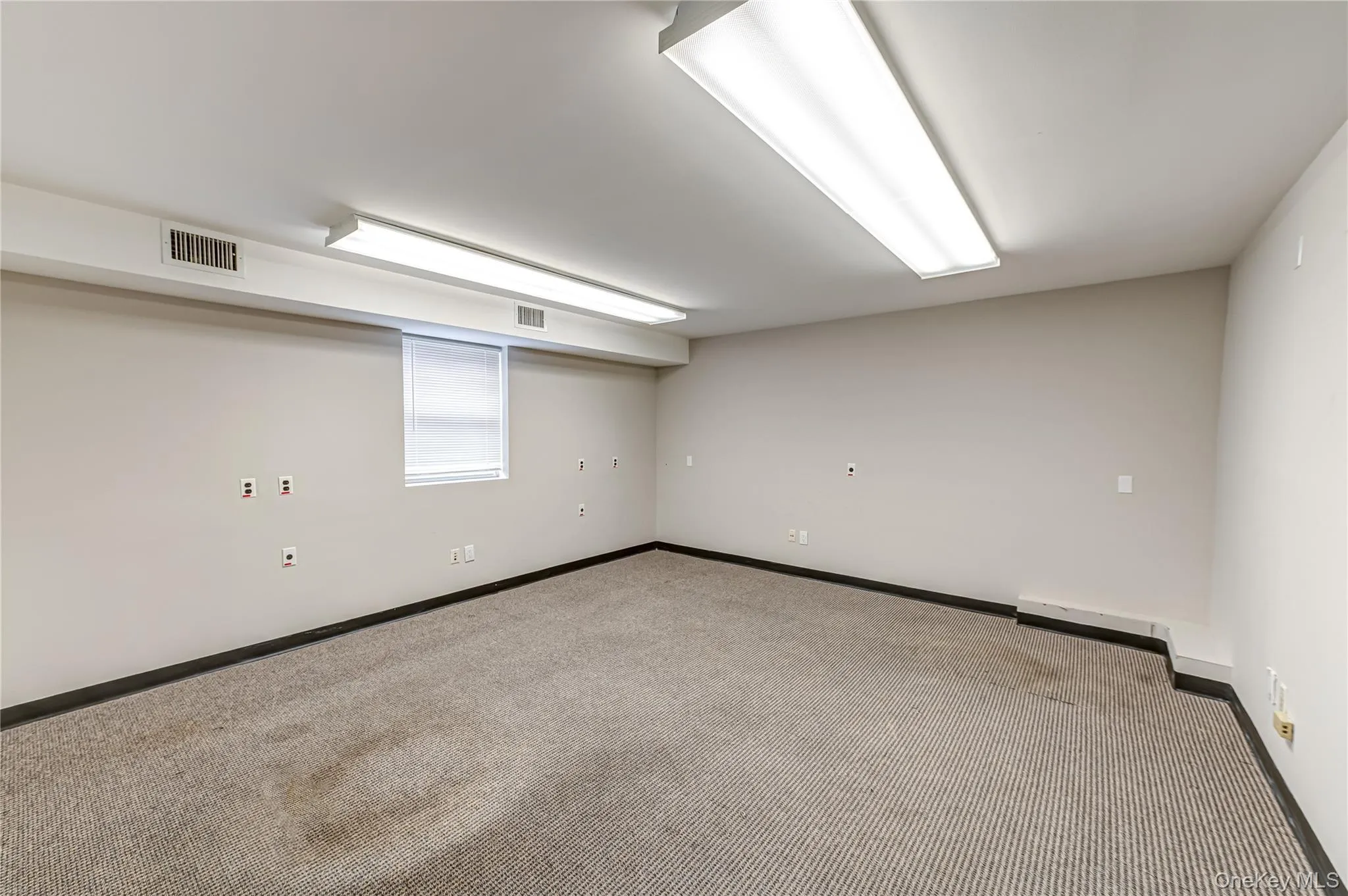 48 Elm Street, Huntington, NY, ,Commercial Lease,For Rent,Elm,0,964811 48 Elm Street, Huntington, NY, ,Commercial Lease,For Rent,Elm,0,964811