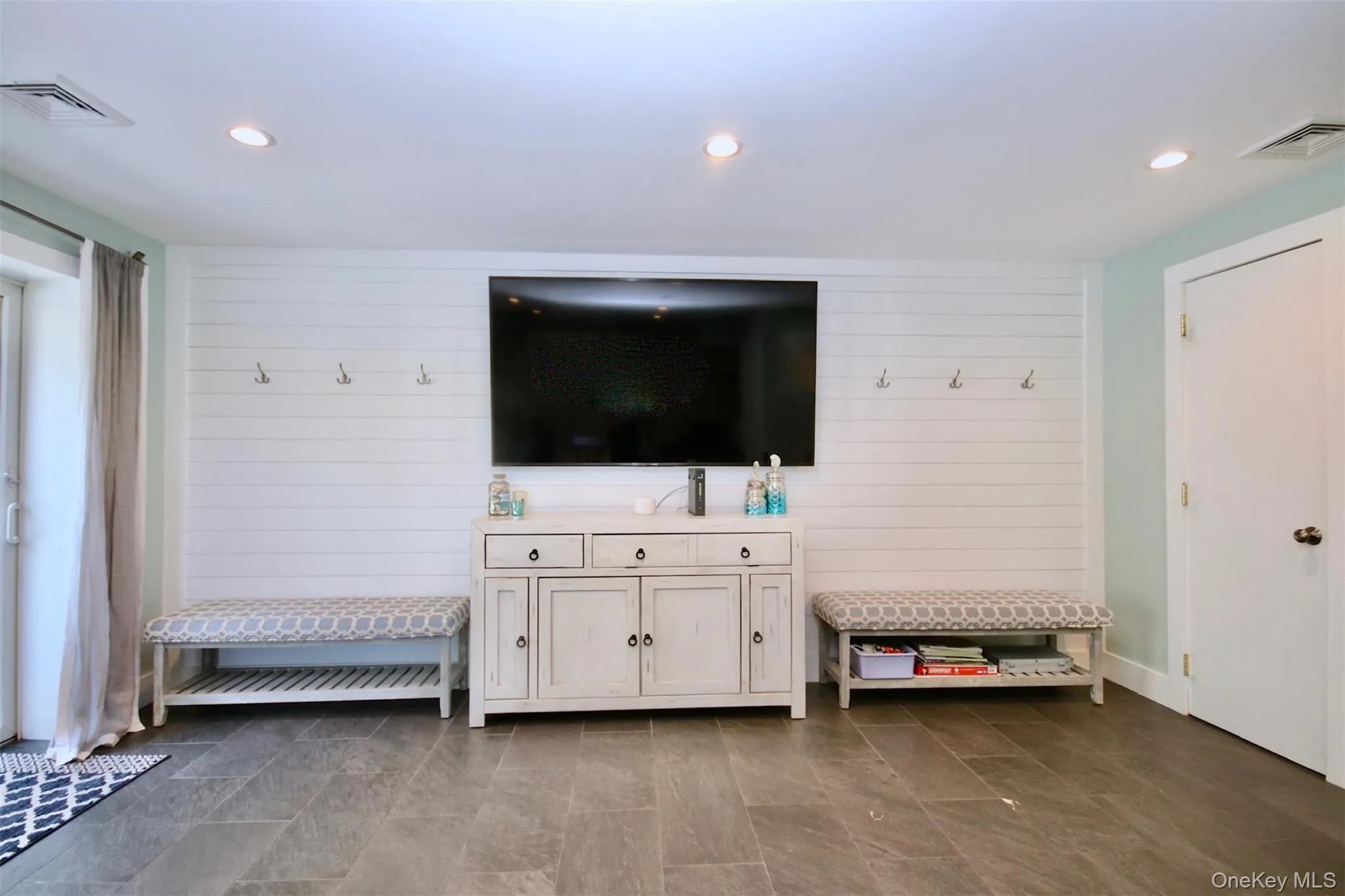 28 Old Trail Road, Southampton, NY, 4 Bedrooms Bedrooms, 11 Rooms Rooms,2 BathroomsBathrooms,Residential Lease,For Rent,Old Trail,0,964814 28 Old Trail Road, Southampton, NY, 4 Bedrooms Bedrooms, 11 Rooms Rooms,2 BathroomsBathrooms,Residential Lease,For Rent,Old Trail,0,964814