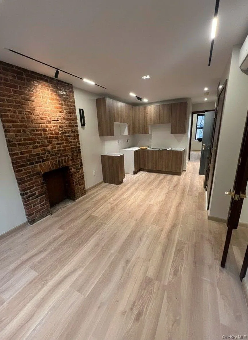 294 Broadway, New York, NY, 2 Bedrooms Bedrooms, 3 Rooms Rooms,1 BathroomBathrooms,Residential Lease,For Rent,Broadway,0,964848 294 Broadway, New York, NY, 2 Bedrooms Bedrooms, 3 Rooms Rooms,1 BathroomBathrooms,Residential Lease,For Rent,Broadway,0,964848