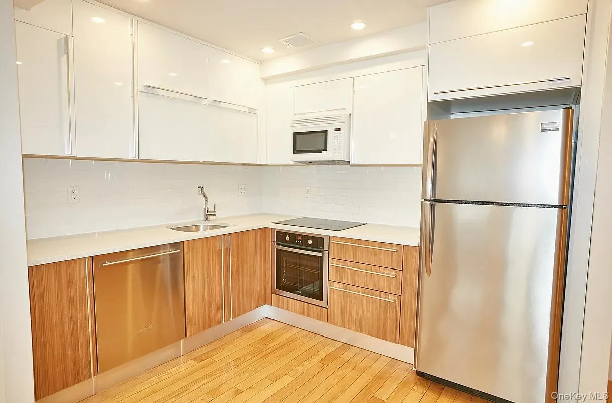 3032 33rd Street, New York, NY, 1 Bedroom Bedrooms, 3 Rooms Rooms,1 BathroomBathrooms,Residential Lease,For Rent,33rd,0,964916 3032 33rd Street, New York, NY, 1 Bedroom Bedrooms, 3 Rooms Rooms,1 BathroomBathrooms,Residential Lease,For Rent,33rd,0,964916