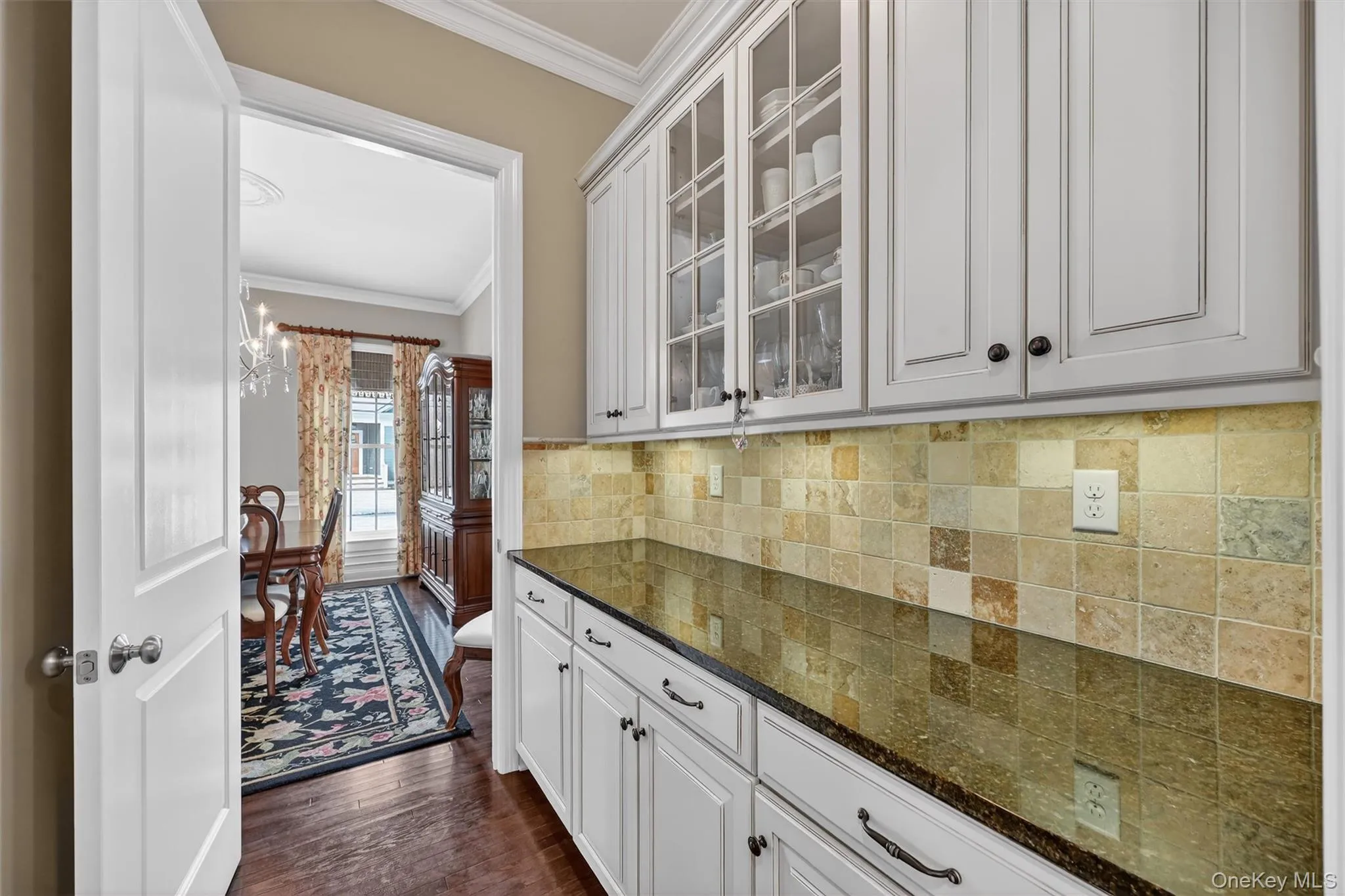 Butler’s pantry offering additional storage and workspace for everyday living. Butler’s pantry offering additional storage and workspace for everyday living.