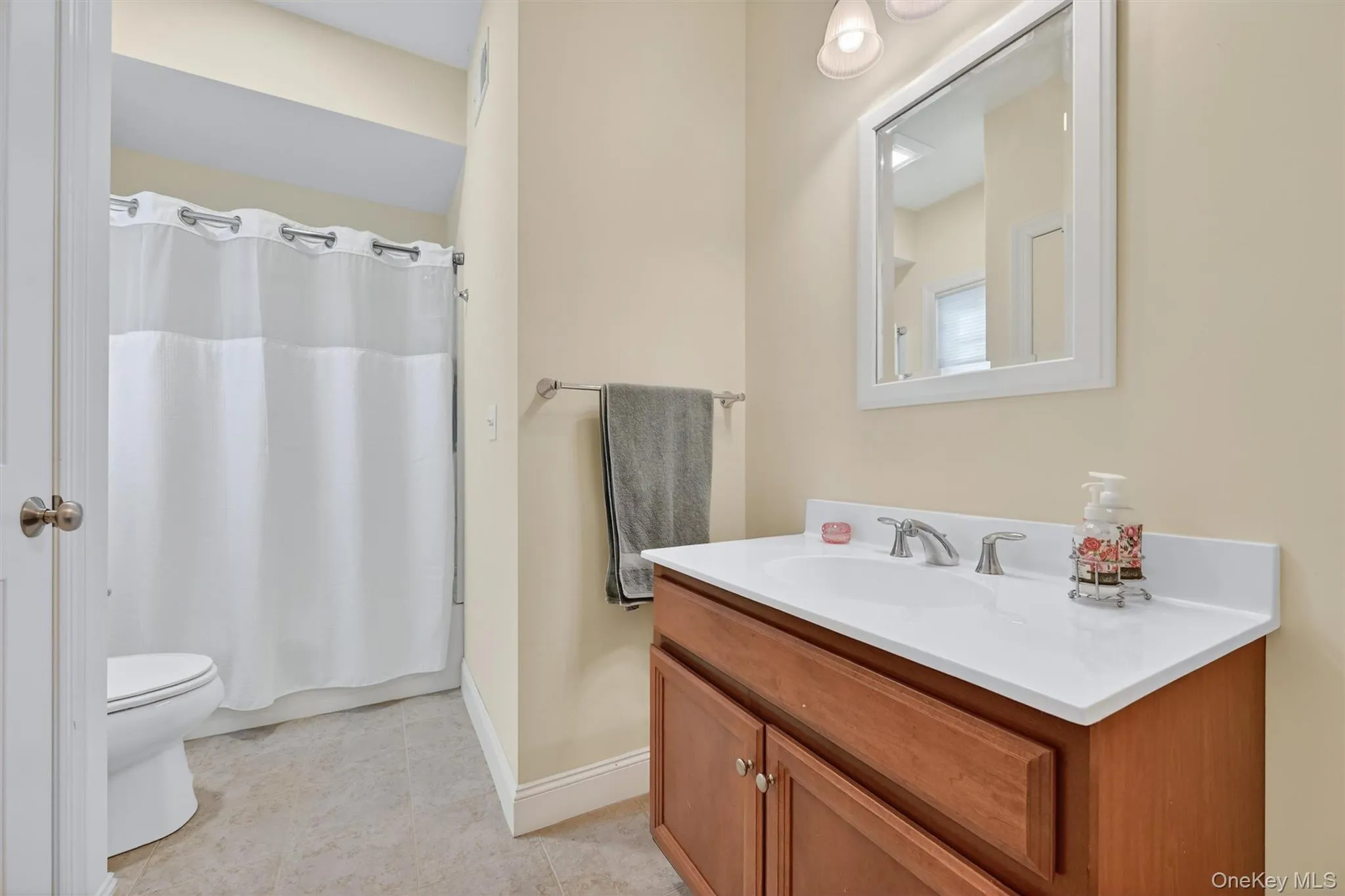 Full second-level bath with clean finishes and ample storage. Full second-level bath with clean finishes and ample storage.