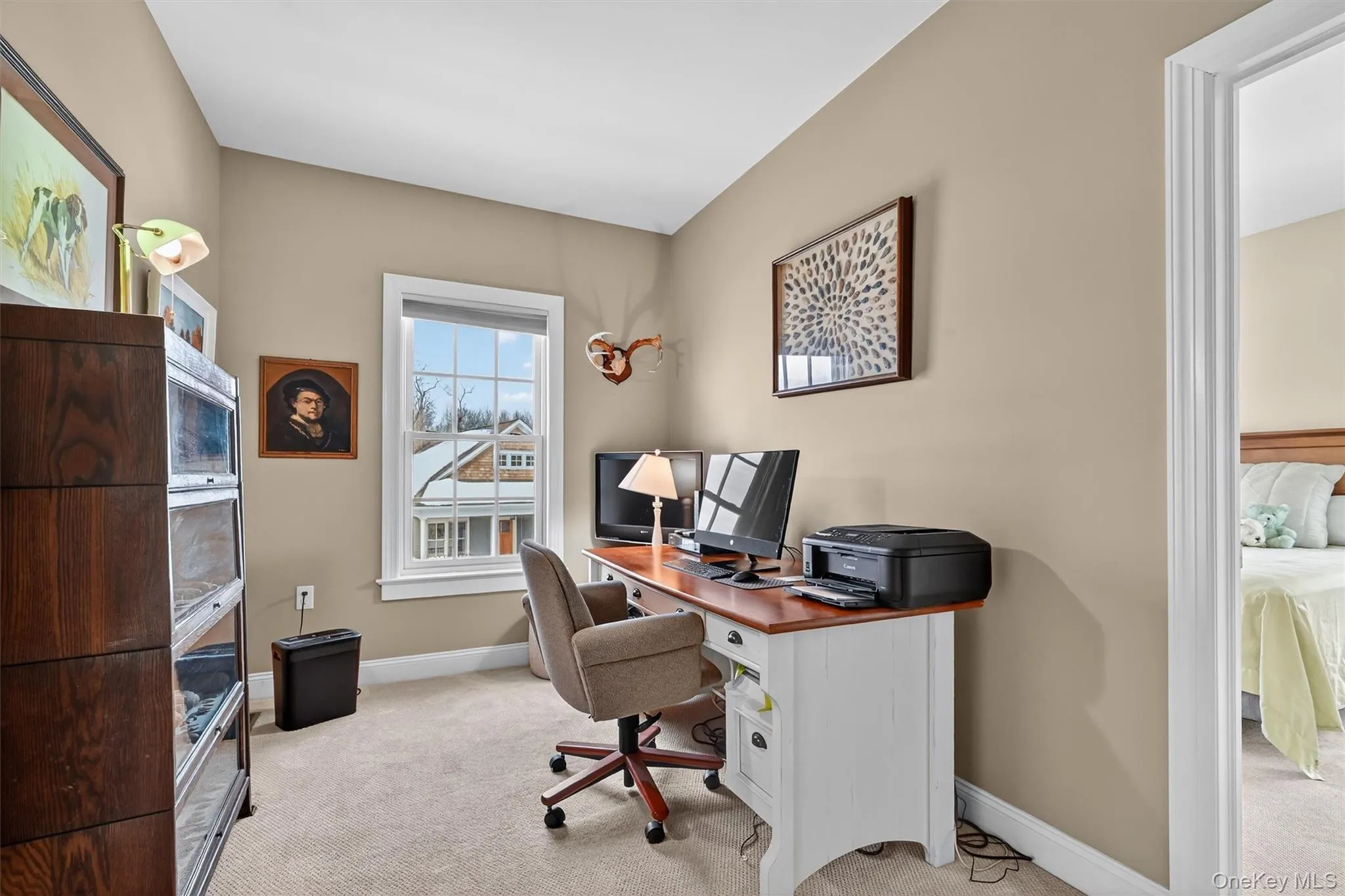 Bright and functional space offering privacy and flexibility. Bright and functional space offering privacy and flexibility.