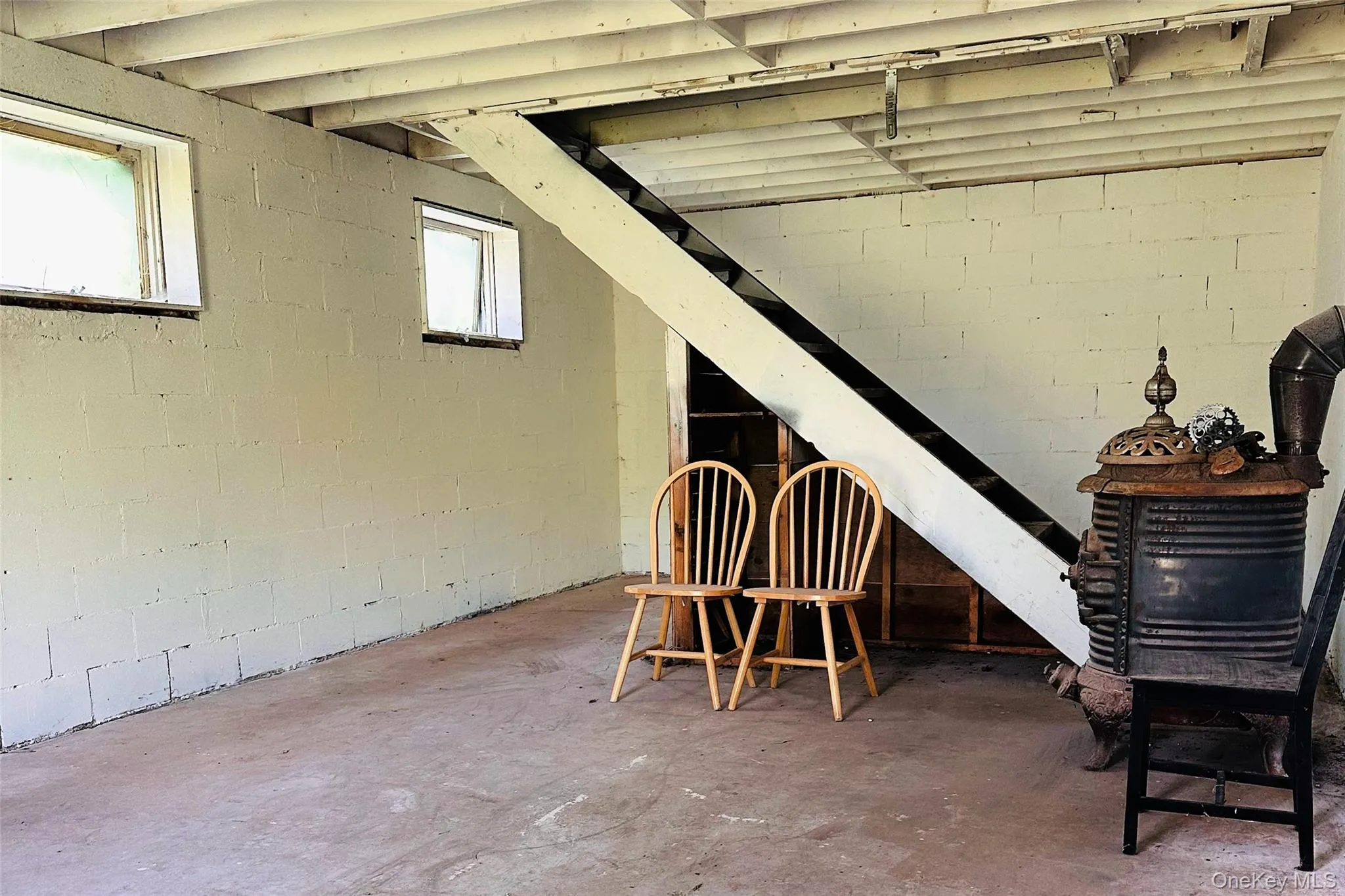Outbuilding interior (3 east facing windows, stairs up to loft) Outbuilding interior (3 east facing windows, stairs up to loft)