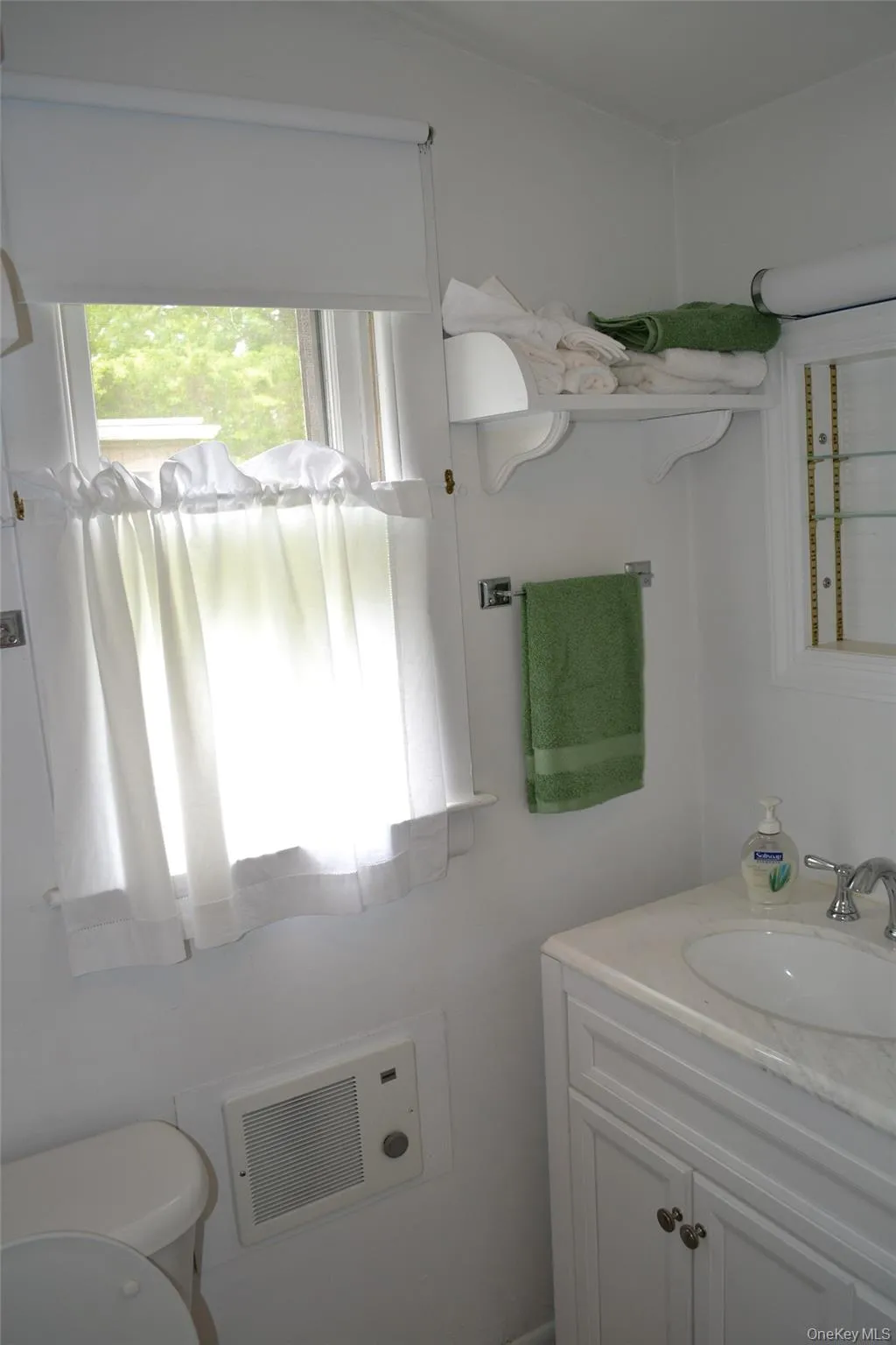 34A Sag Harbor Road, East Hampton, NY, 2 Bedrooms Bedrooms, 5 Rooms Rooms,1 BathroomBathrooms,Residential Lease,For Rent,Sag Harbor,0,964986 34A Sag Harbor Road, East Hampton, NY, 2 Bedrooms Bedrooms, 5 Rooms Rooms,1 BathroomBathrooms,Residential Lease,For Rent,Sag Harbor,0,964986