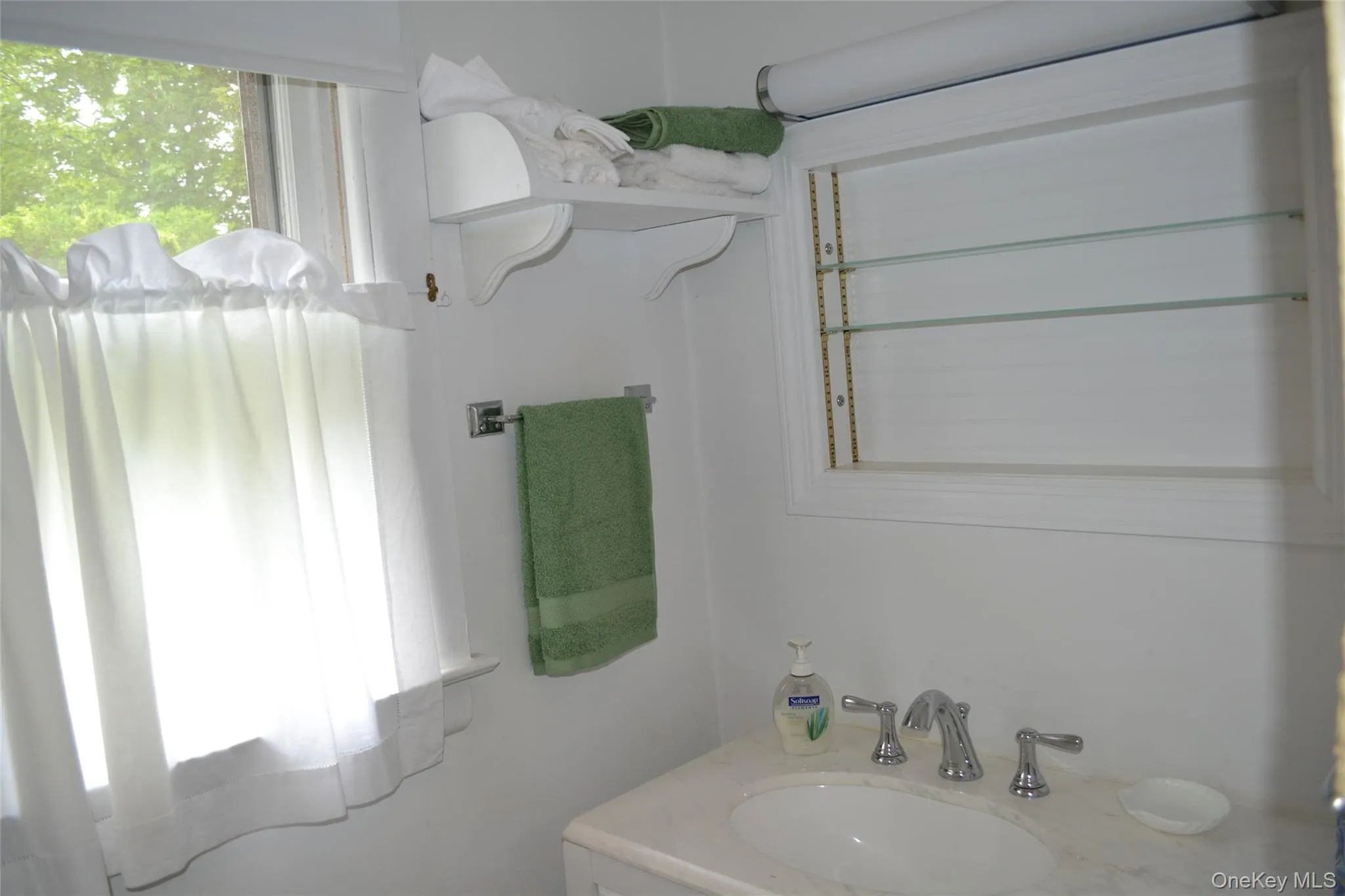 34A Sag Harbor Road, East Hampton, NY, 2 Bedrooms Bedrooms, 5 Rooms Rooms,1 BathroomBathrooms,Residential Lease,For Rent,Sag Harbor,0,964986 34A Sag Harbor Road, East Hampton, NY, 2 Bedrooms Bedrooms, 5 Rooms Rooms,1 BathroomBathrooms,Residential Lease,For Rent,Sag Harbor,0,964986