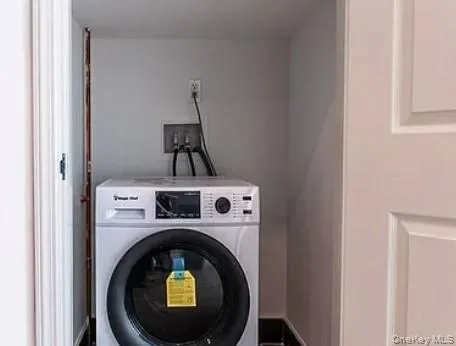 88-56 162nd Street, New York, NY, 2 Bedrooms Bedrooms, 4 Rooms Rooms,1 BathroomBathrooms,Residential Lease,For Rent,162nd,0,965032 88-56 162nd Street, New York, NY, 2 Bedrooms Bedrooms, 4 Rooms Rooms,1 BathroomBathrooms,Residential Lease,For Rent,162nd,0,965032