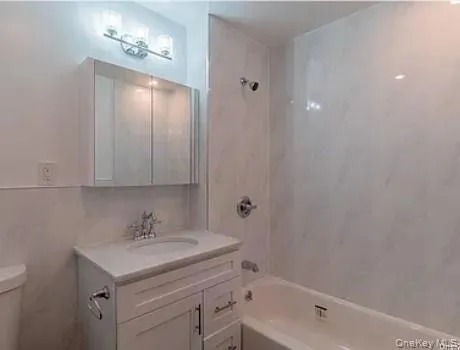 88-56 162nd Street, New York, NY, 2 Bedrooms Bedrooms, 4 Rooms Rooms,1 BathroomBathrooms,Residential Lease,For Rent,162nd,0,965032 88-56 162nd Street, New York, NY, 2 Bedrooms Bedrooms, 4 Rooms Rooms,1 BathroomBathrooms,Residential Lease,For Rent,162nd,0,965032