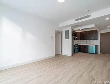 88-56 162nd Street, New York, NY, 2 Bedrooms Bedrooms, 4 Rooms Rooms,1 BathroomBathrooms,Residential Lease,For Rent,162nd,0,965032 88-56 162nd Street, New York, NY, 2 Bedrooms Bedrooms, 4 Rooms Rooms,1 BathroomBathrooms,Residential Lease,For Rent,162nd,0,965032
