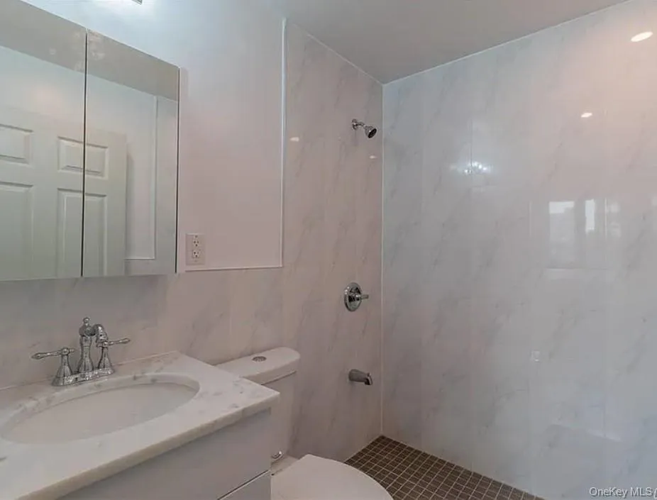 88-56 162nd Street, New York, NY, 2 Bedrooms Bedrooms, 4 Rooms Rooms,1 BathroomBathrooms,Residential Lease,For Rent,162nd,0,965032 88-56 162nd Street, New York, NY, 2 Bedrooms Bedrooms, 4 Rooms Rooms,1 BathroomBathrooms,Residential Lease,For Rent,162nd,0,965032