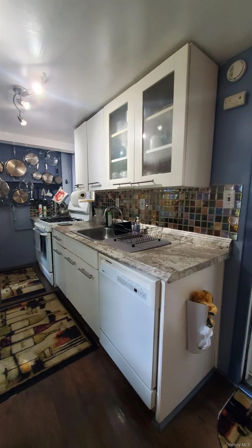 3430 34th Street, New York, NY, 3 Bedrooms Bedrooms, 6 Rooms Rooms,2 BathroomsBathrooms,Residential,For Rent,34th,0,965051 3430 34th Street, New York, NY, 3 Bedrooms Bedrooms, 6 Rooms Rooms,2 BathroomsBathrooms,Residential,For Rent,34th,0,965051