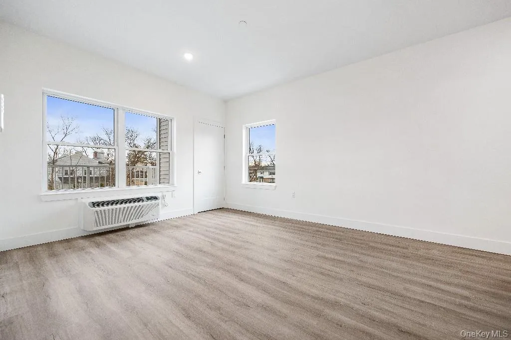 Please note: Photos shown are of another unit within the same complex and may vary slightly from the actual apartment. Please note: Photos shown are of another unit within the same complex and may vary slightly from the actual apartment.