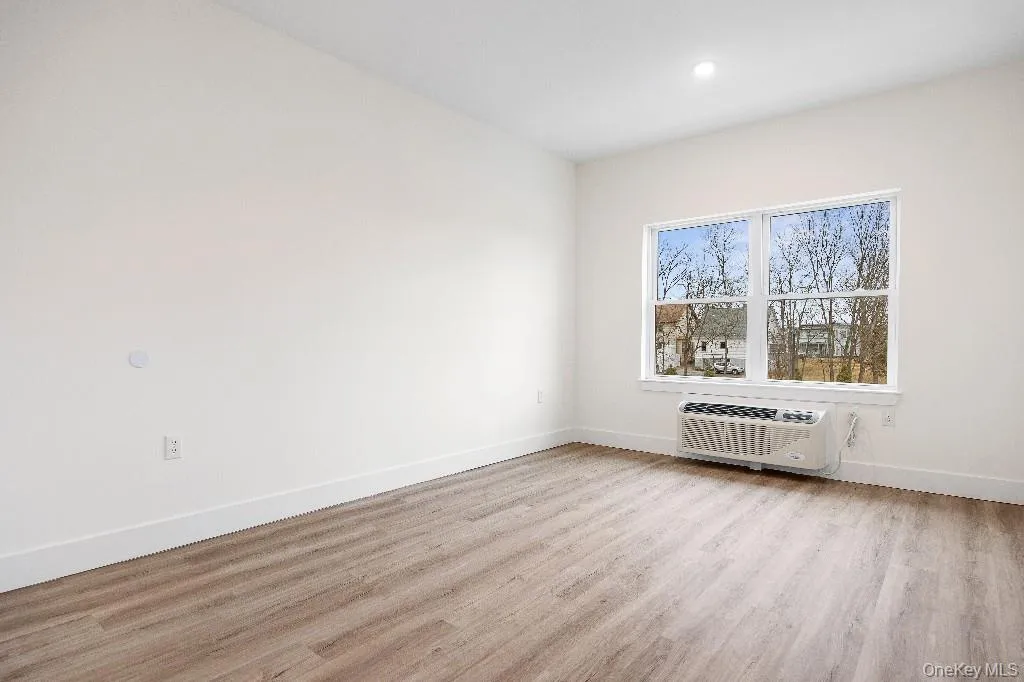 Please note: Photos shown are of another unit within the same complex and may vary slightly from the actual apartment. Please note: Photos shown are of another unit within the same complex and may vary slightly from the actual apartment.