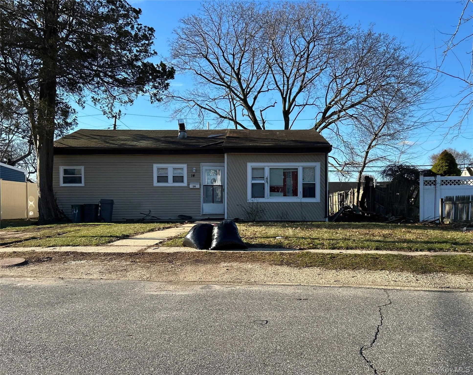 14 Chevy Chase, Babylon, NY, 4 Bedrooms Bedrooms, 6 Rooms Rooms,1 BathroomBathrooms,Residential,For Rent,Chevy Chase,0,965094 14 Chevy Chase, Babylon, NY, 4 Bedrooms Bedrooms, 6 Rooms Rooms,1 BathroomBathrooms,Residential,For Rent,Chevy Chase,0,965094