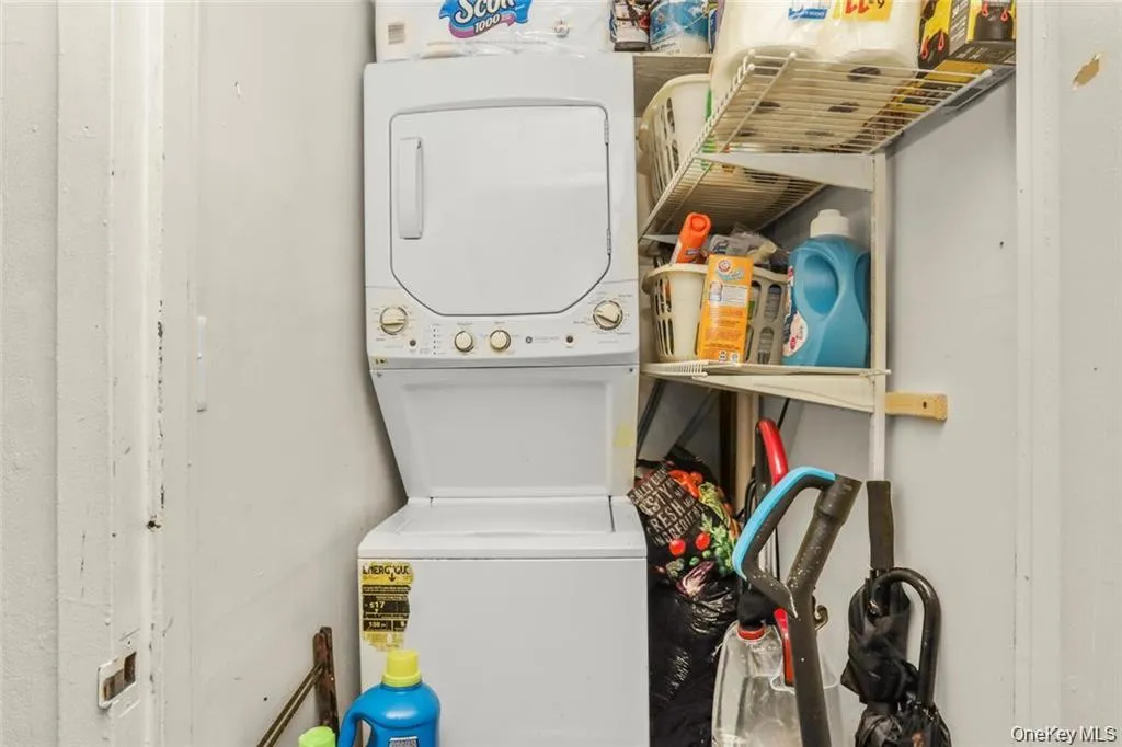 80 Elliott Avenue, Yonkers, NY, 3 Bedrooms Bedrooms, 6 Rooms Rooms,1 BathroomBathrooms,Residential Lease,For Rent,Elliott,0,965097 80 Elliott Avenue, Yonkers, NY, 3 Bedrooms Bedrooms, 6 Rooms Rooms,1 BathroomBathrooms,Residential Lease,For Rent,Elliott,0,965097