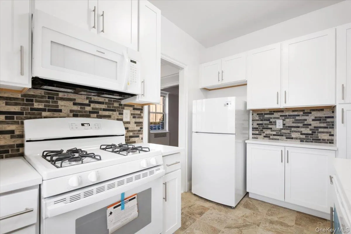 45 Popham Road, Scarsdale, NY, 1 Bedroom Bedrooms, 3 Rooms Rooms,1 BathroomBathrooms,Residential Lease,For Rent,Popham,0,965191 45 Popham Road, Scarsdale, NY, 1 Bedroom Bedrooms, 3 Rooms Rooms,1 BathroomBathrooms,Residential Lease,For Rent,Popham,0,965191