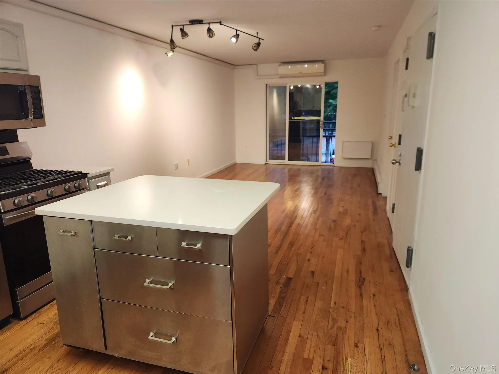 2087 Daly Avenue, New York, NY, 3 Bedrooms Bedrooms, 5 Rooms Rooms,1 BathroomBathrooms,Residential Lease,For Rent,Daly,0,965320 2087 Daly Avenue, New York, NY, 3 Bedrooms Bedrooms, 5 Rooms Rooms,1 BathroomBathrooms,Residential Lease,For Rent,Daly,0,965320