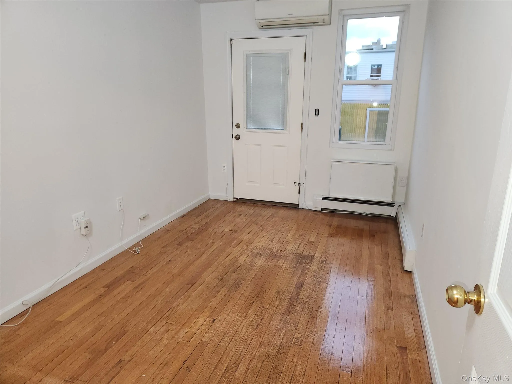 2087 Daly Avenue, New York, NY, 3 Bedrooms Bedrooms, 5 Rooms Rooms,1 BathroomBathrooms,Residential Lease,For Rent,Daly,0,965320 2087 Daly Avenue, New York, NY, 3 Bedrooms Bedrooms, 5 Rooms Rooms,1 BathroomBathrooms,Residential Lease,For Rent,Daly,0,965320