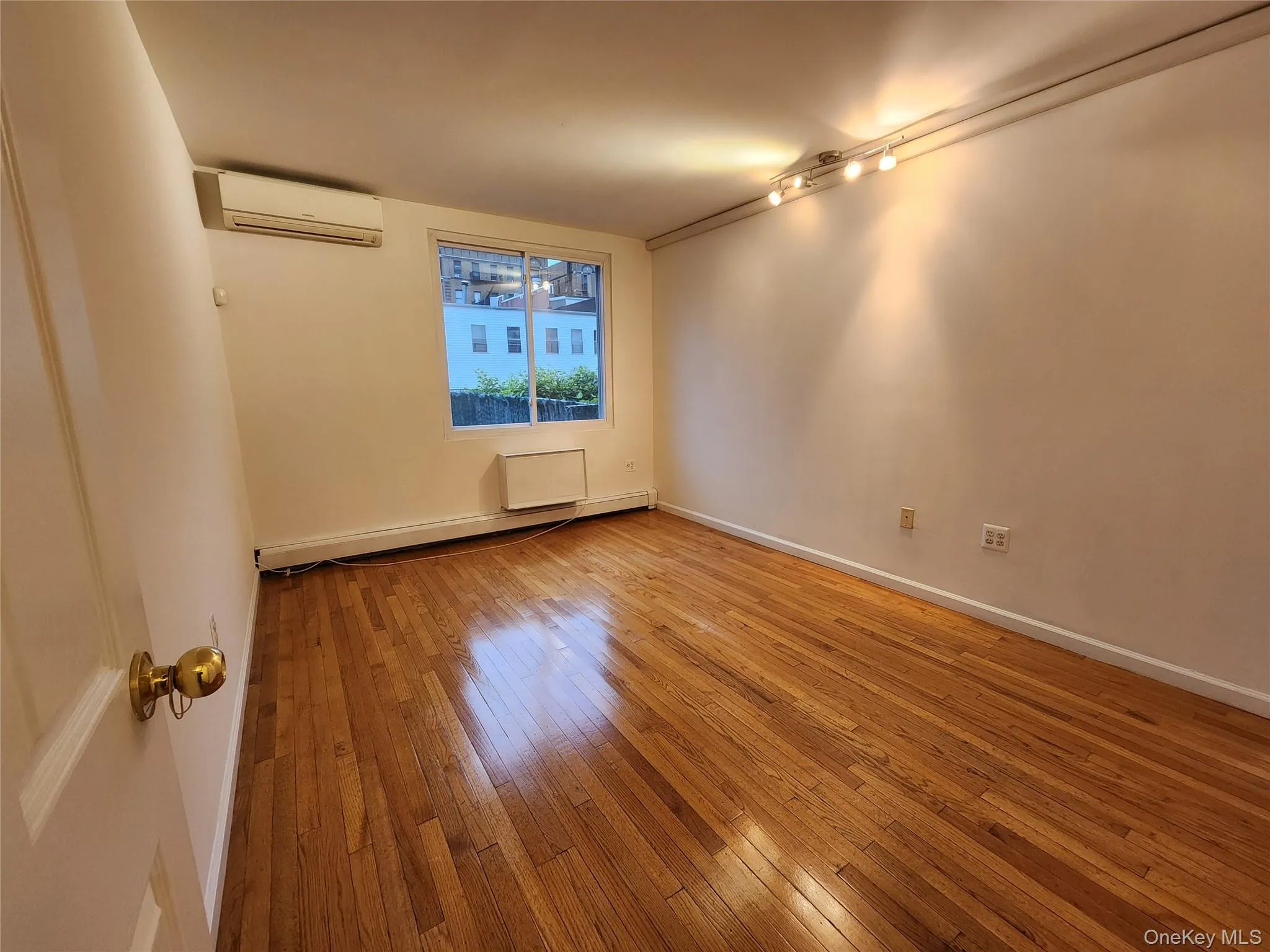 2087 Daly Avenue, New York, NY, 3 Bedrooms Bedrooms, 5 Rooms Rooms,1 BathroomBathrooms,Residential Lease,For Rent,Daly,0,965320 2087 Daly Avenue, New York, NY, 3 Bedrooms Bedrooms, 5 Rooms Rooms,1 BathroomBathrooms,Residential Lease,For Rent,Daly,0,965320