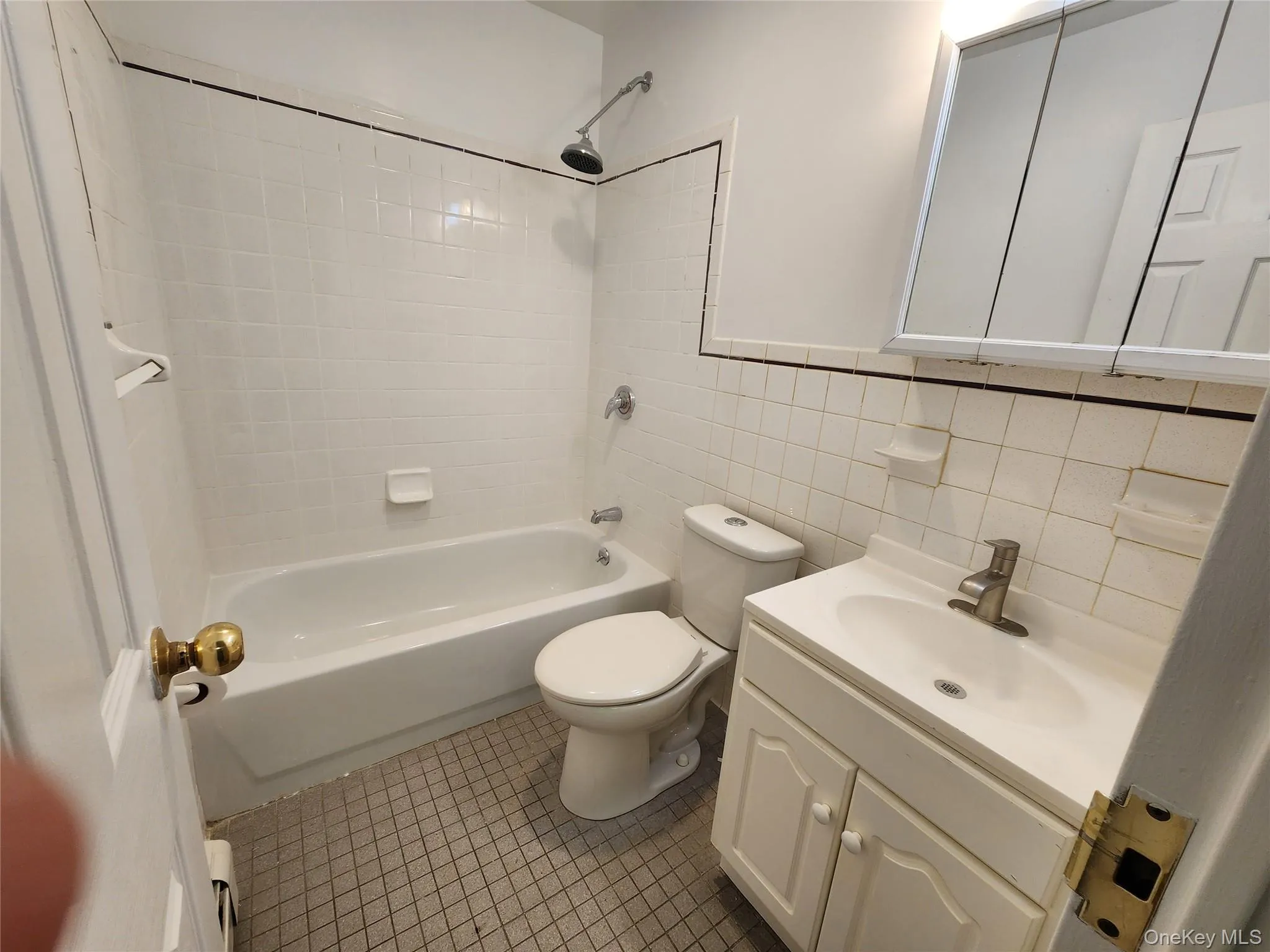 2087 Daly Avenue, New York, NY, 3 Bedrooms Bedrooms, 5 Rooms Rooms,1 BathroomBathrooms,Residential Lease,For Rent,Daly,0,965320 2087 Daly Avenue, New York, NY, 3 Bedrooms Bedrooms, 5 Rooms Rooms,1 BathroomBathrooms,Residential Lease,For Rent,Daly,0,965320