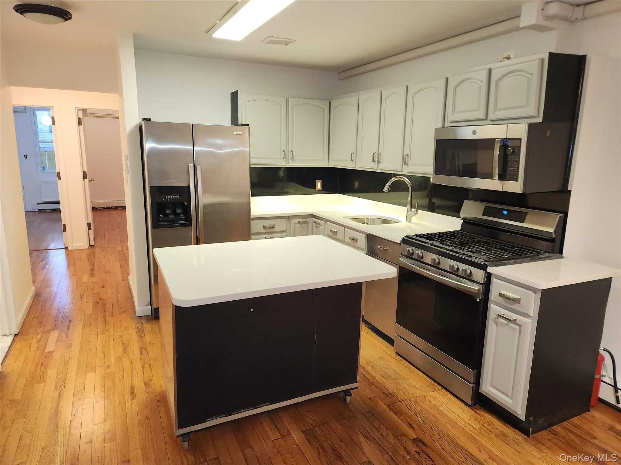 2087 Daly Avenue, New York, NY, 3 Bedrooms Bedrooms, 5 Rooms Rooms,1 BathroomBathrooms,Residential Lease,For Rent,Daly,0,965320 2087 Daly Avenue, New York, NY, 3 Bedrooms Bedrooms, 5 Rooms Rooms,1 BathroomBathrooms,Residential Lease,For Rent,Daly,0,965320