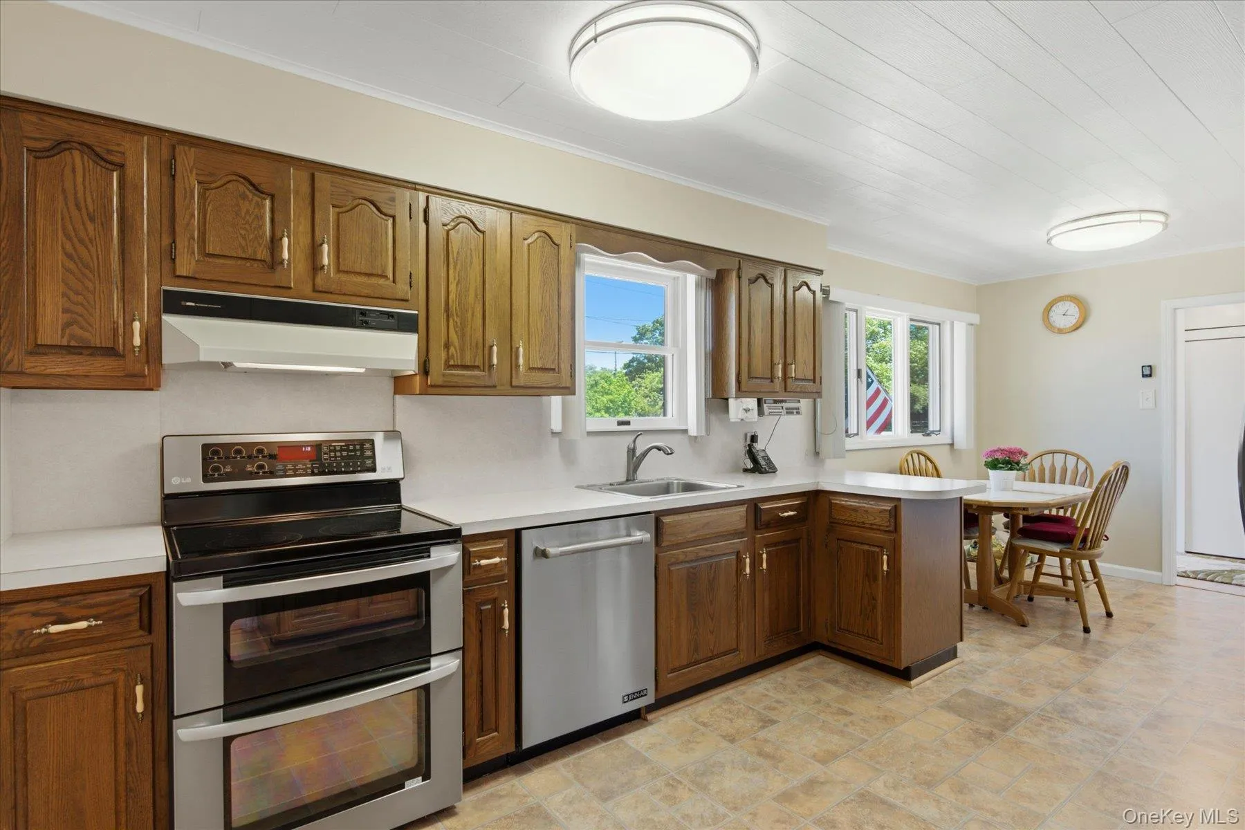 Eat In Kitchen with updated Stainless steel appliances Eat In Kitchen with updated Stainless steel appliances