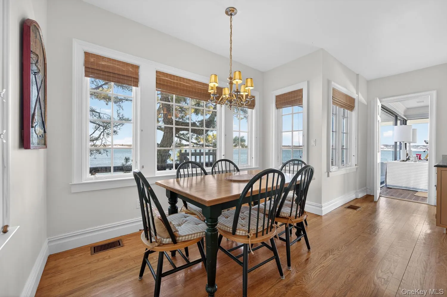 Eat-in-Kitchen Eat-in-Kitchen