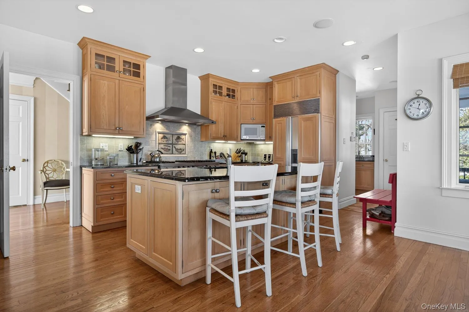 Gourmet eat-in-kitchen Gourmet eat-in-kitchen