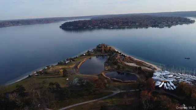 Situated on Plum point at the enterance to Oyster Bay Harbor. Situated on Plum point at the enterance to Oyster Bay Harbor.